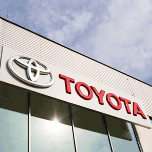 who does toyota finance through